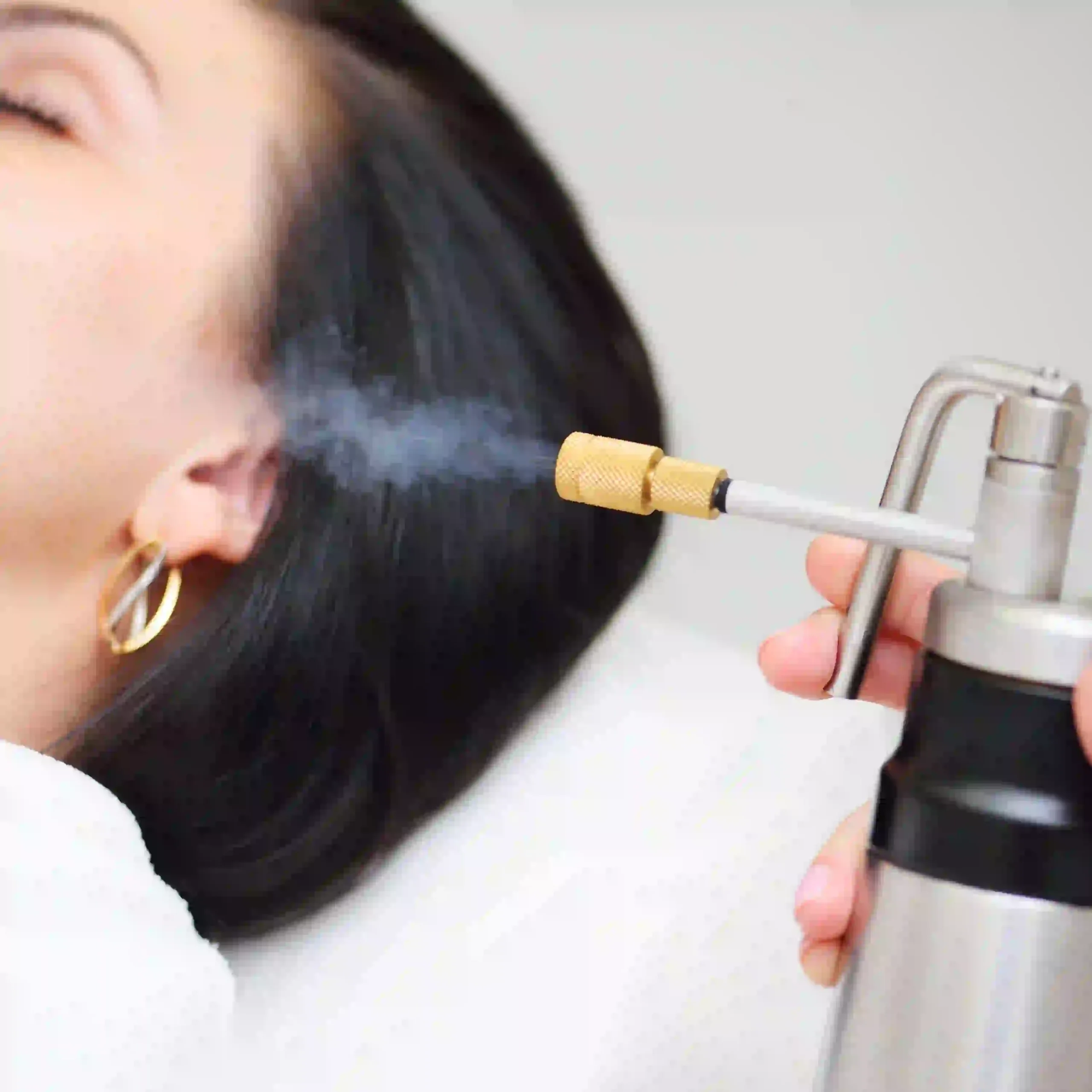 DolphinMed Polikliniği uzman doktor denetiminde gerçekleştirilen profesyonel Ozon Terapisi ve bağışıklık sistemi destek uygulaması.