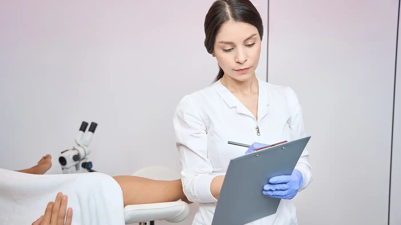 Klinik ortamda estetik uygulama standartları kapsamında kullanılan steril medikal ekipmanlar ve cihazlar.