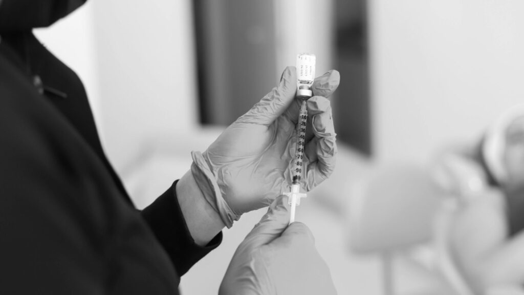 Migren Botoksu İse Yariyor mu — DolphinMed Polikliniği Denizli hekim kontrolünde botoks görseli.