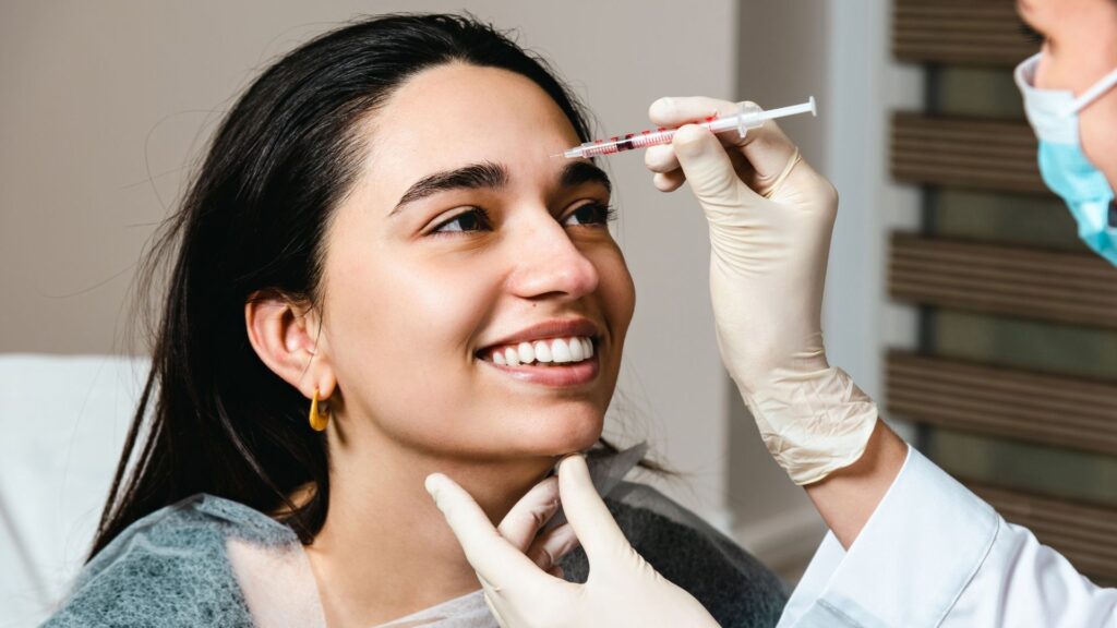 Preventive Koruyucu Botoks Nedir — DolphinMed Polikliniği Denizli hekim kontrolünde botoks görseli.